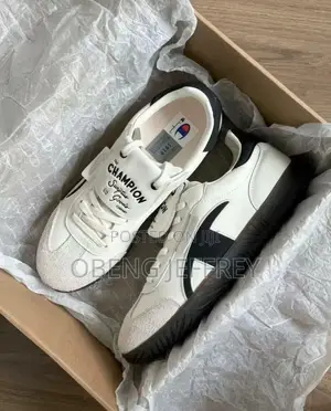 Original Champion Essential T Trainer Black or White