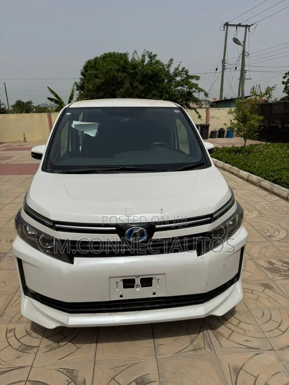 Toyota Voxy Hybrid X 2WD 7-Seater 2014 White