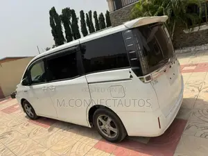 Toyota Voxy Hybrid X 2WD 7-Seater 2014 White