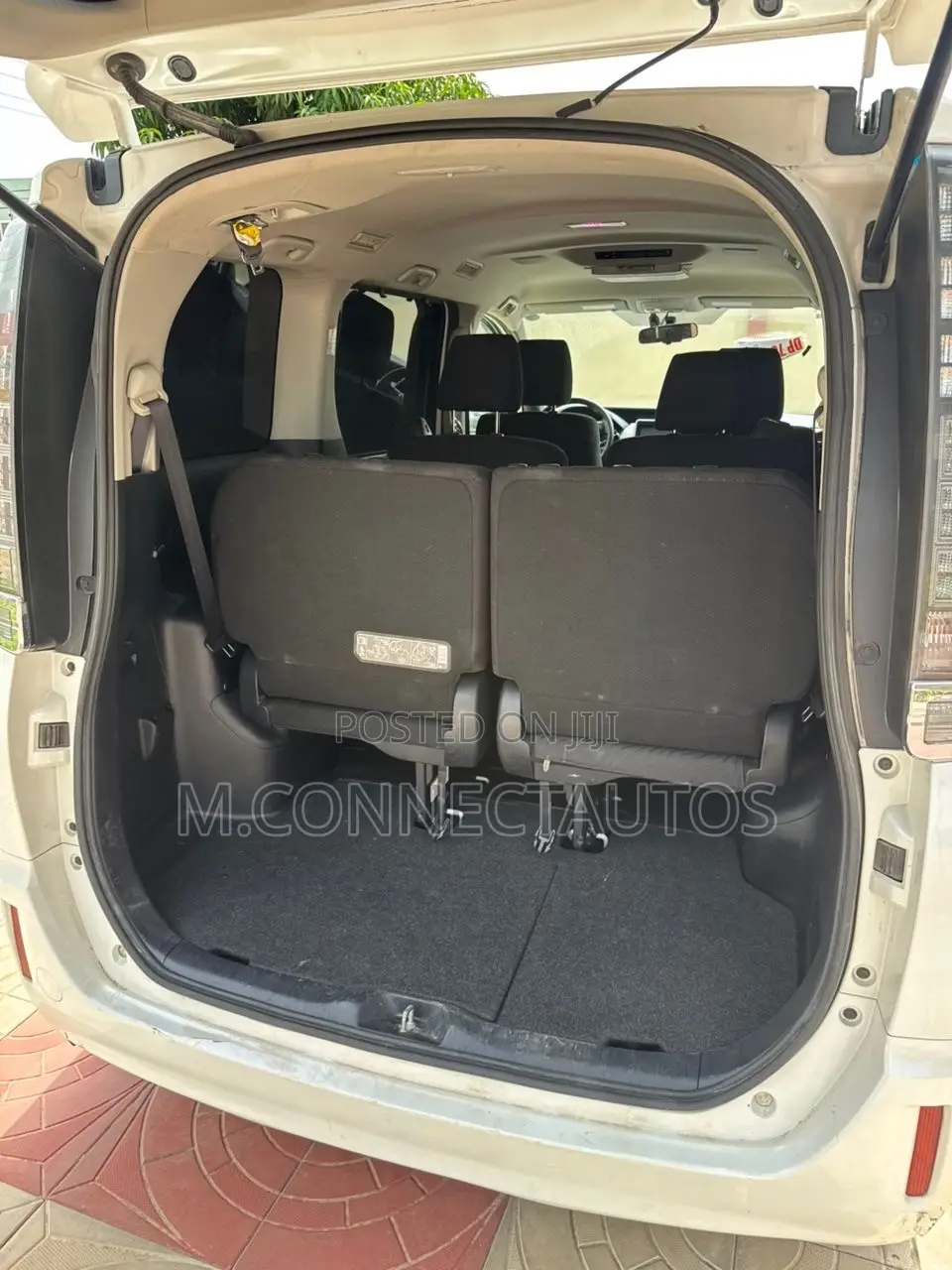 Toyota Voxy Hybrid X 2WD 7-Seater 2014 White