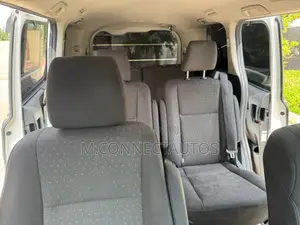 Toyota Voxy Hybrid X 2WD 7-Seater 2014 White