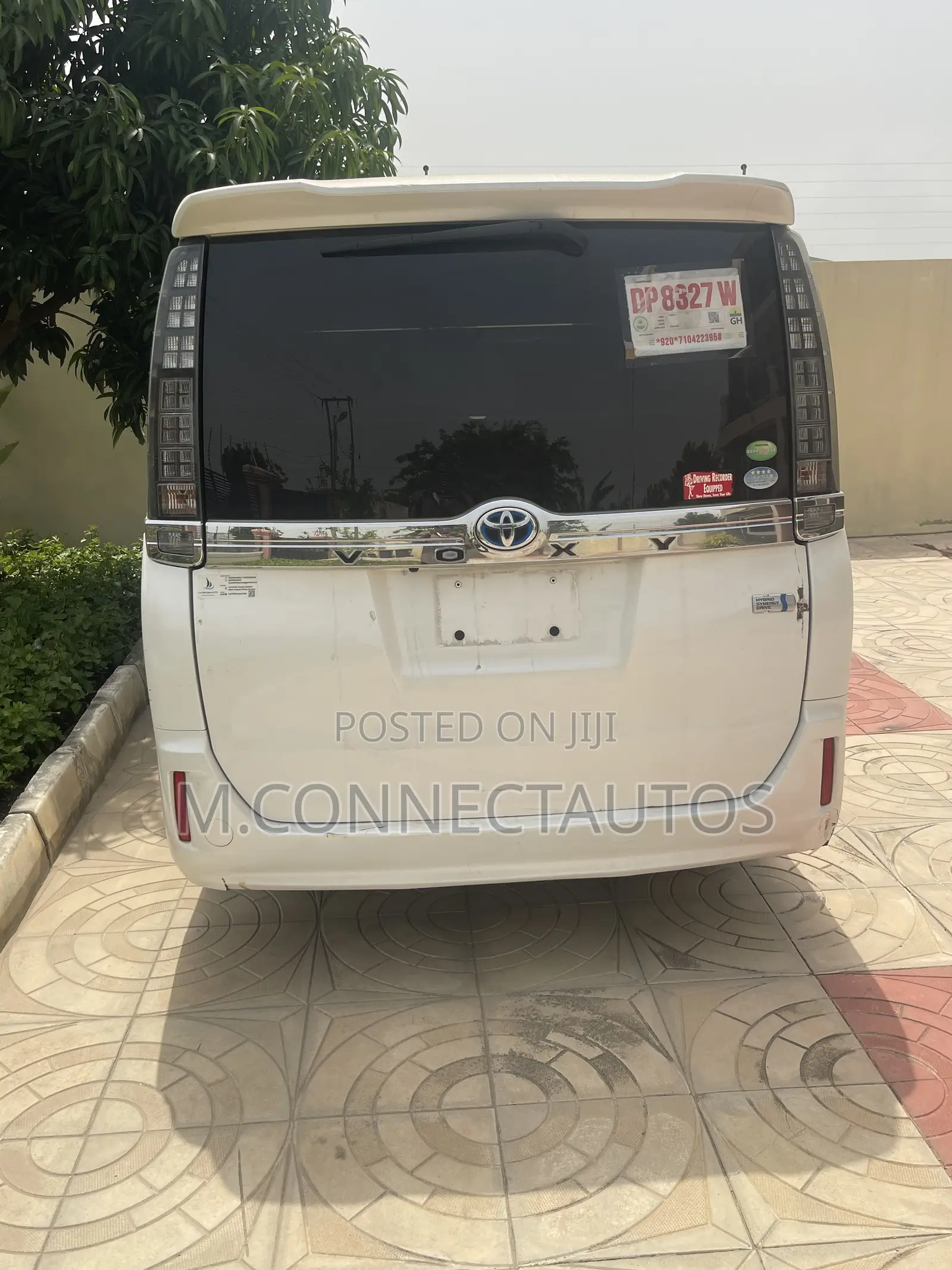 Toyota Voxy Hybrid X 2WD 7-Seater 2014 White