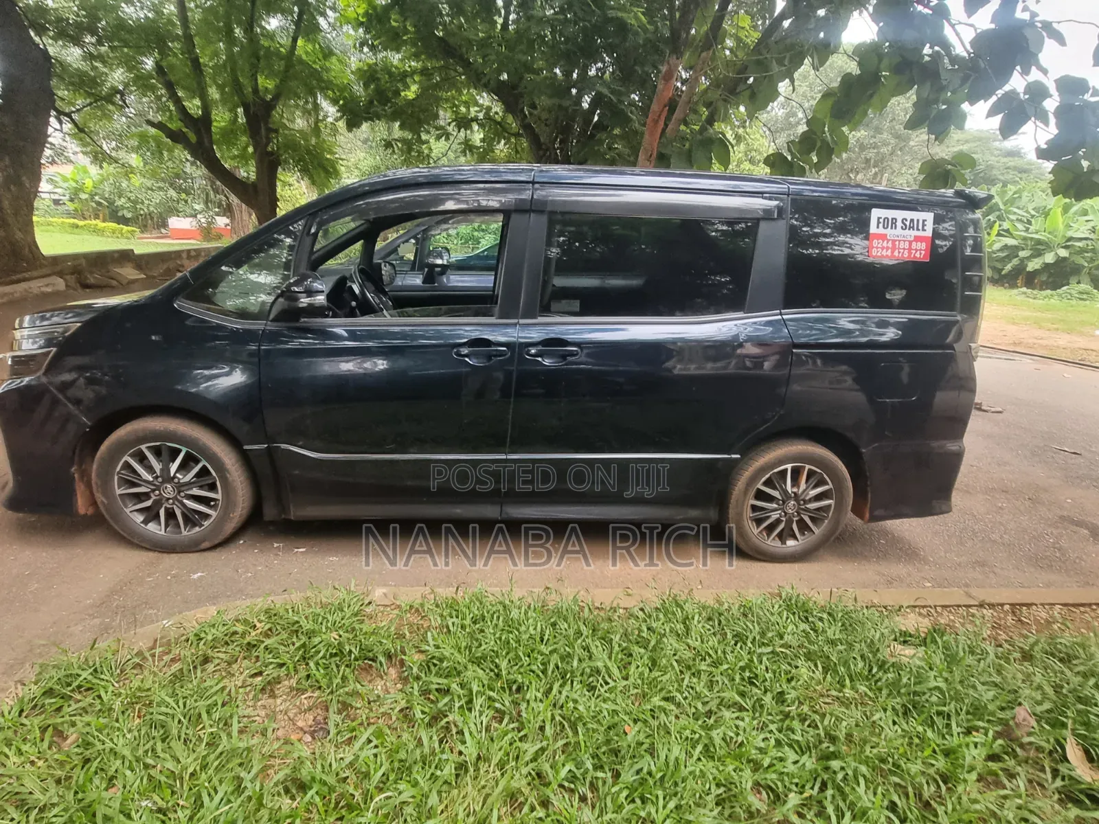 Toyota Voxy 2014 Beige