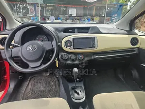 Toyota Vitz 2011 Red
