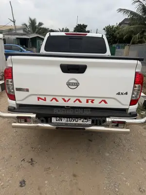 Nissan Navara 2025 White