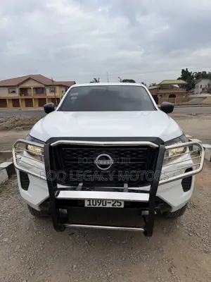 Nissan Navara 2025 White