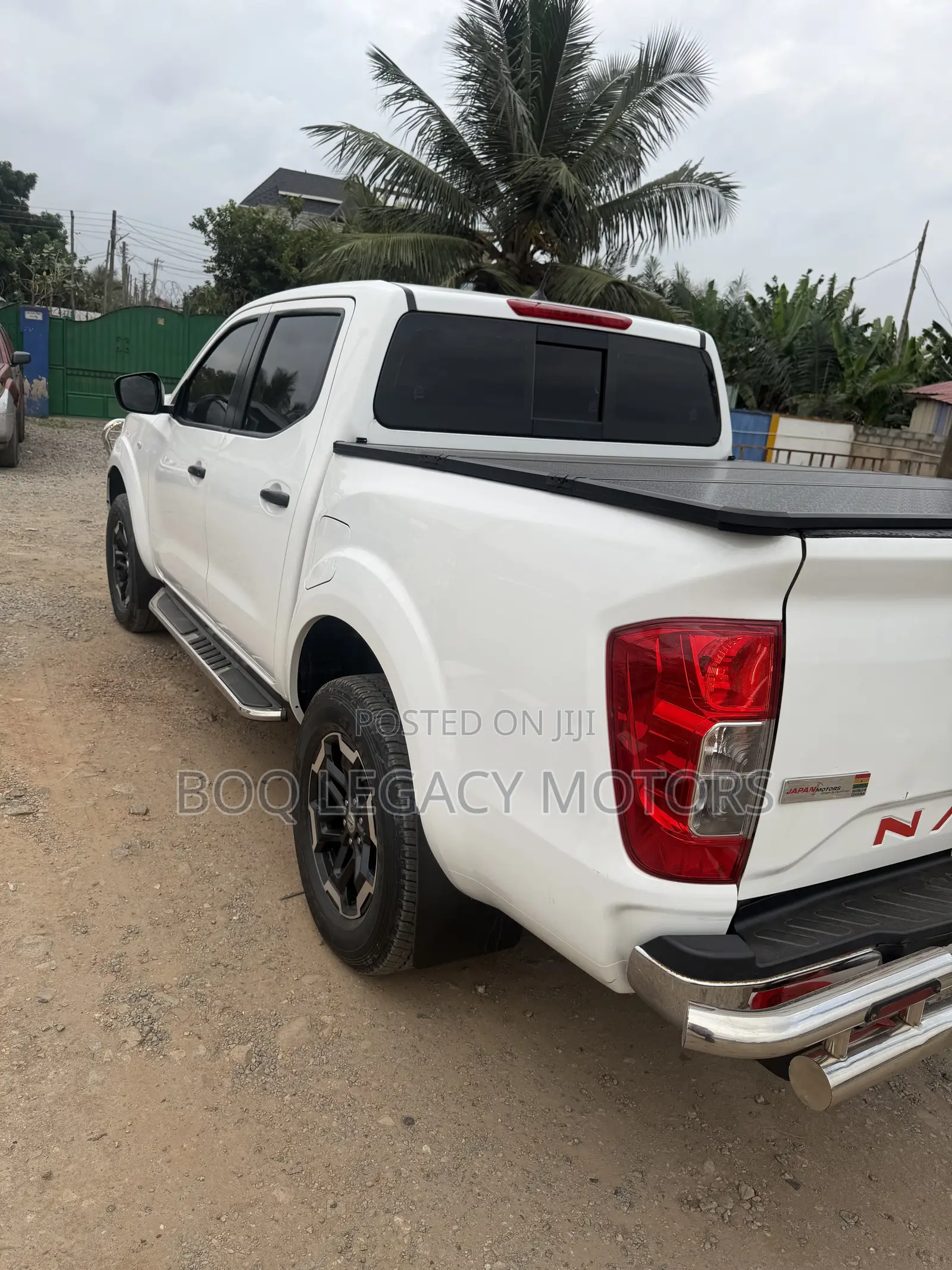 Nissan Navara 2025 White