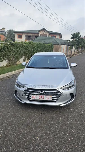 Hyundai Elantra SE Sedan FWD (2.0L 4cyl 6M) 2017 Silver