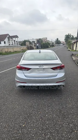 Hyundai Elantra SE Sedan FWD (2.0L 4cyl 6M) 2017 Silver