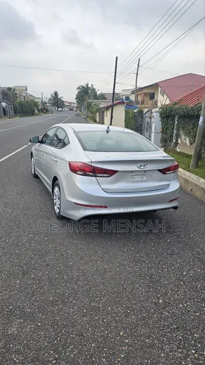 Hyundai Elantra SE Sedan FWD (2.0L 4cyl 6M) 2017 Silver