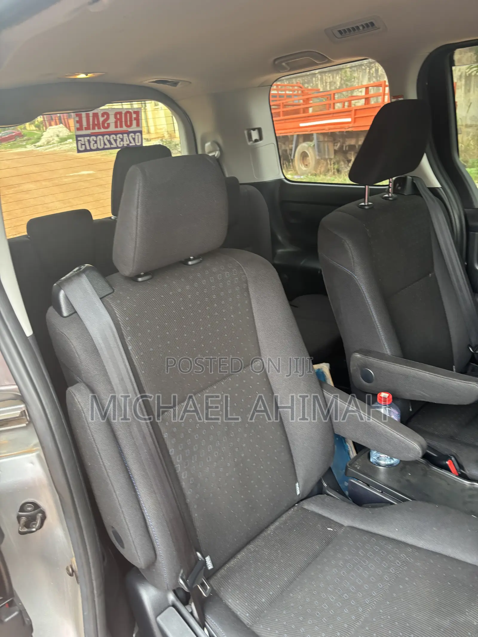 Toyota Voxy Hybrid V 2WD 7-Seater 2015 Silver