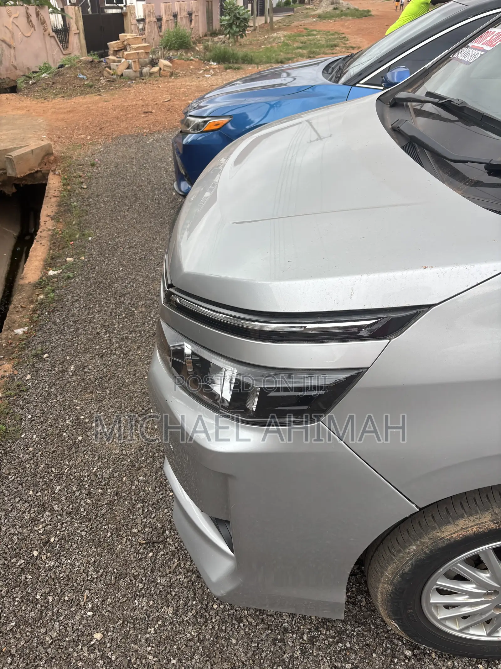 Toyota Voxy Hybrid V 2WD 7-Seater 2015 Silver