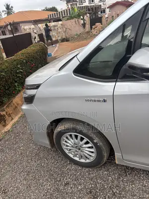 Toyota Voxy Hybrid V 2WD 7-Seater 2015 Silver