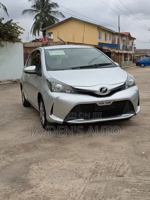 Toyota Vitz 2014 Silver