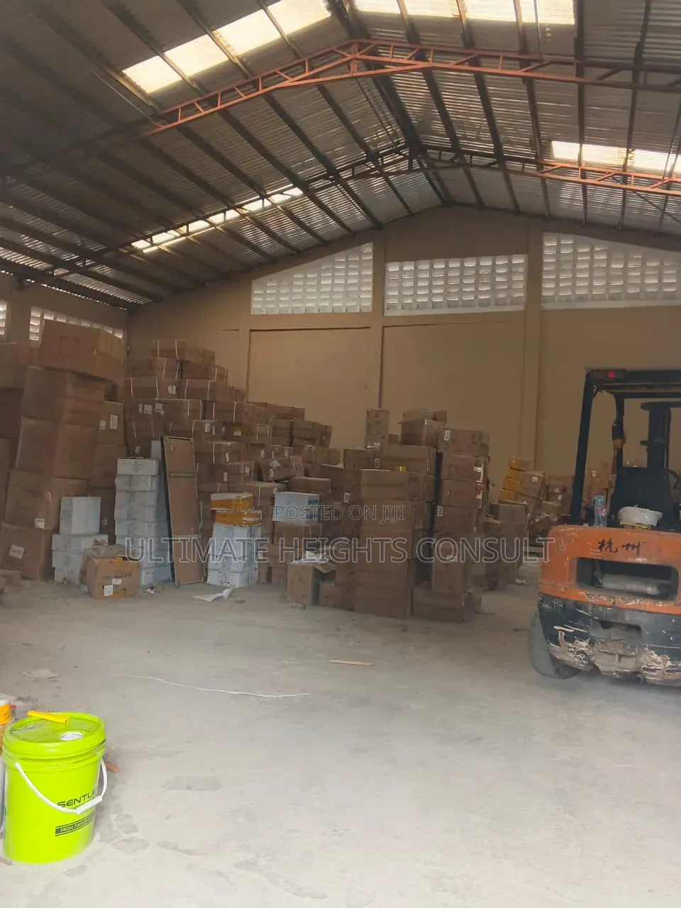 Warehouse 750 Square Meters for Rent at Achimota