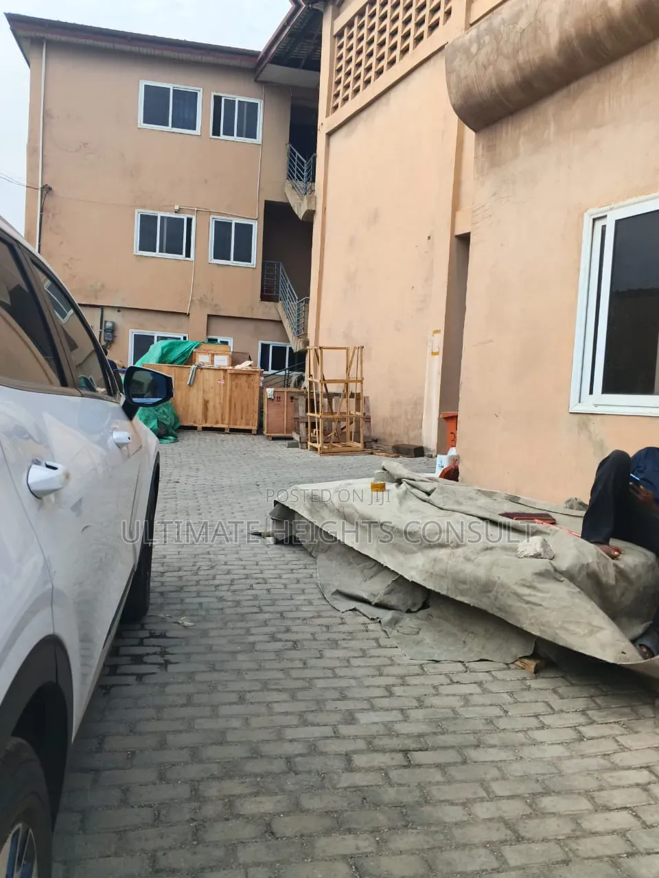 Warehouse 750 Square Meters for Rent at Achimota