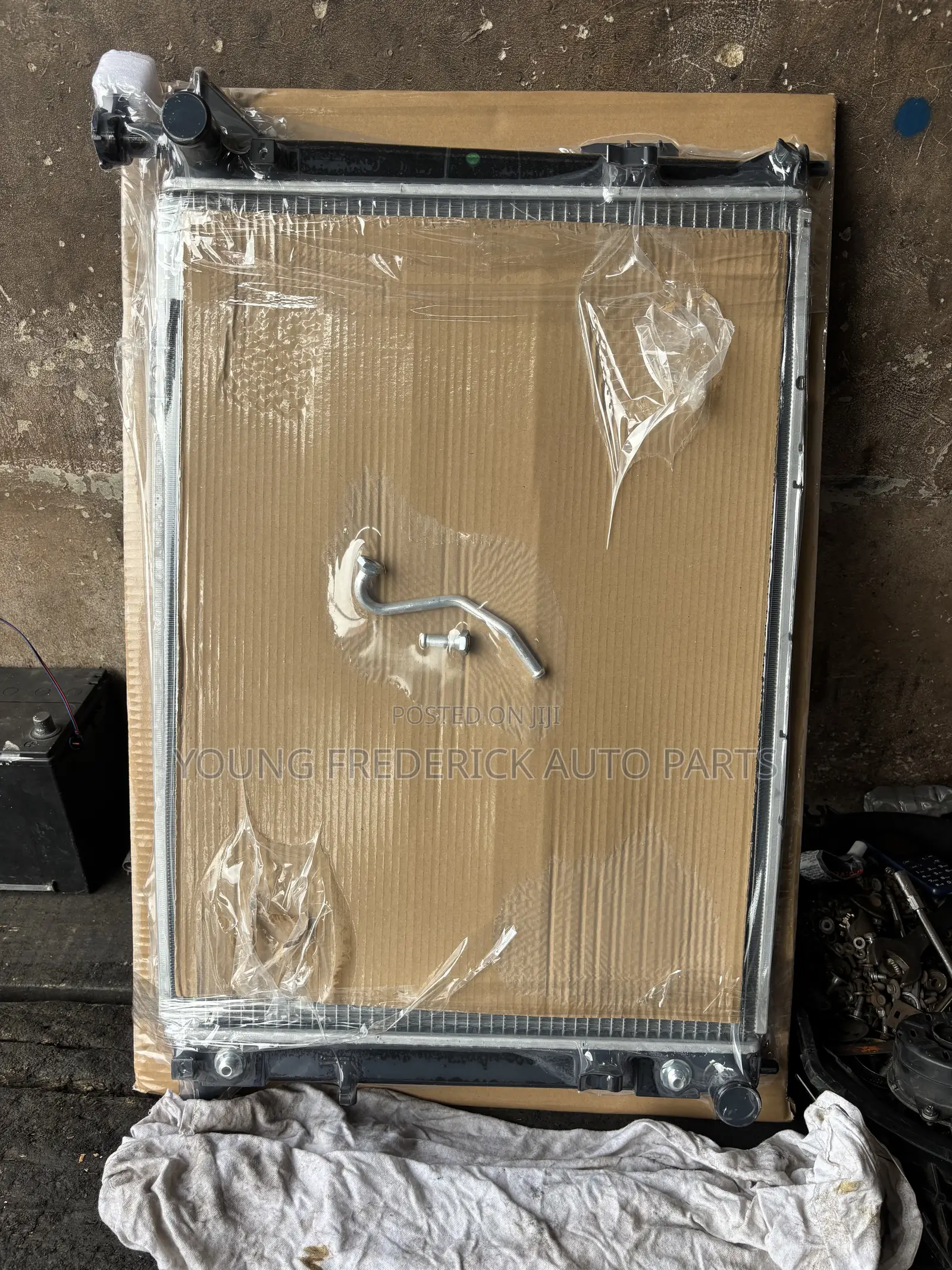 2012 2014 2015 2016 2017 2018 Hyundai Santa Fe Radiator/Water Tank