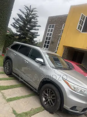 Toyota Highlander LE V6 4x4 (3.5L 6cyl 6A) 2016 Silver