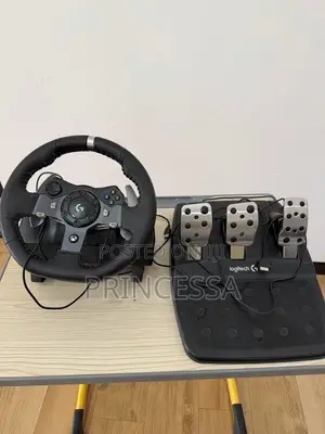 Logitech G920 Racing Wheel + Pedals for PC/Xbox