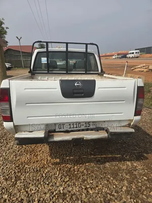 Nissan Hardbody 2015 White