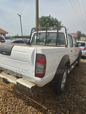 Nissan Hardbody 2015 White