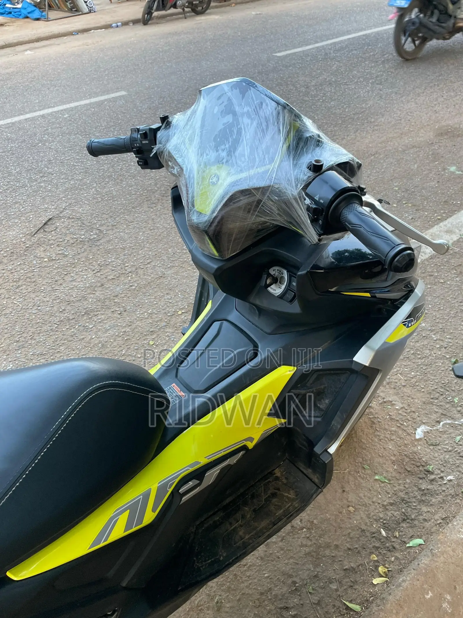 Yamaha Aerox 2025 Silver