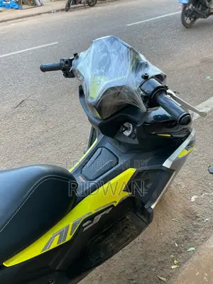 Yamaha Aerox 2025 Silver