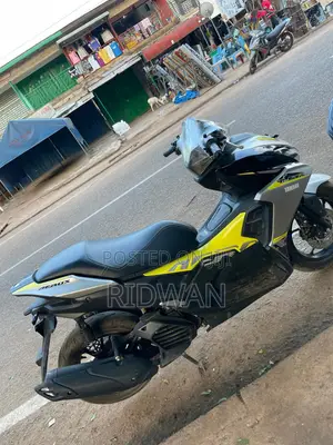 Yamaha Aerox 2025 Silver