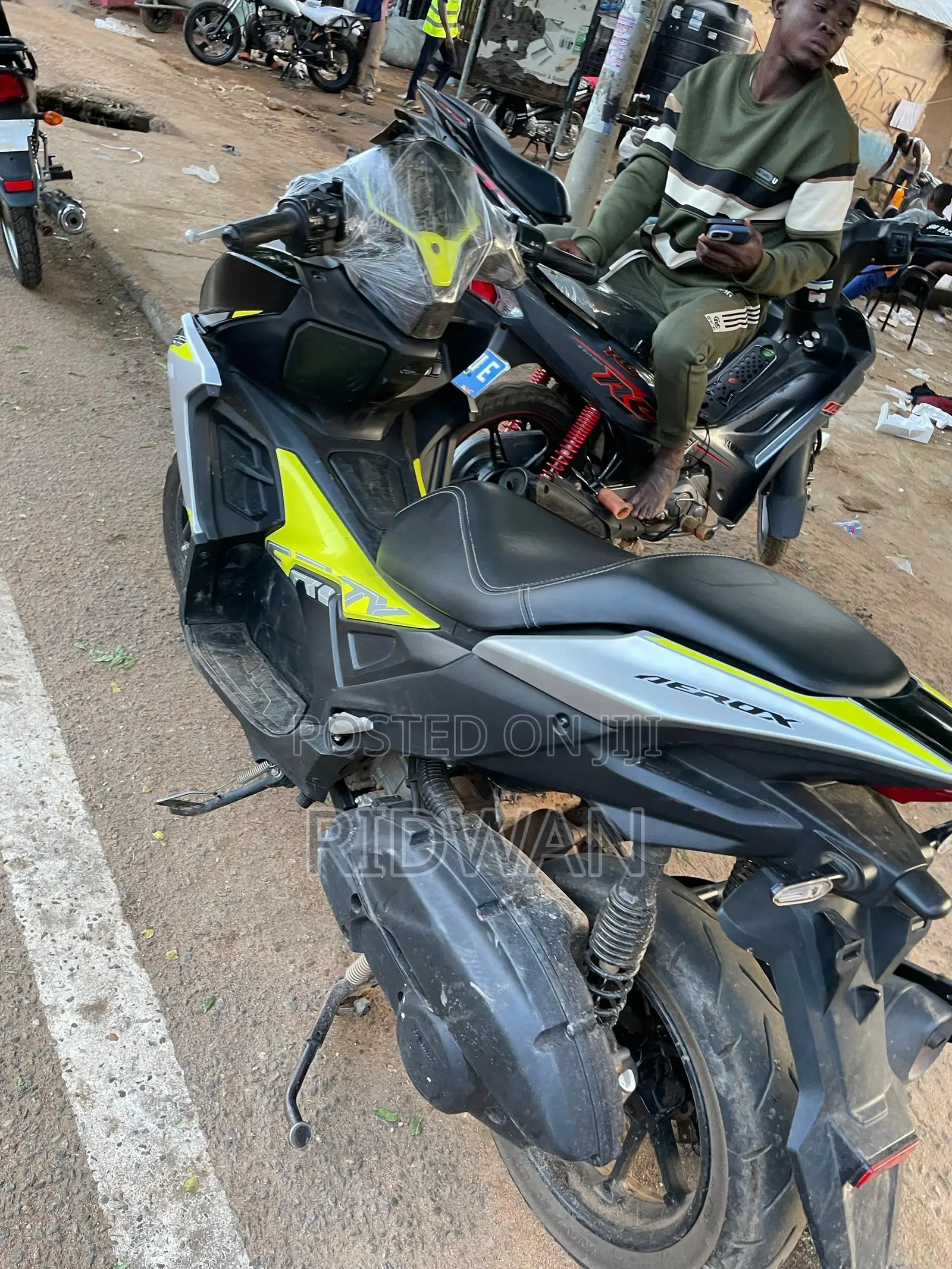 Yamaha Aerox 2025 Silver