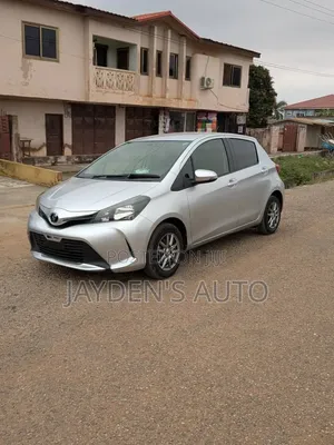 Toyota Vitz 2014 Silver