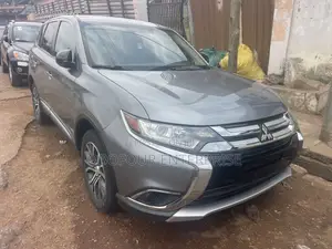 Mitsubishi Outlander LE AWC 2018 Gray