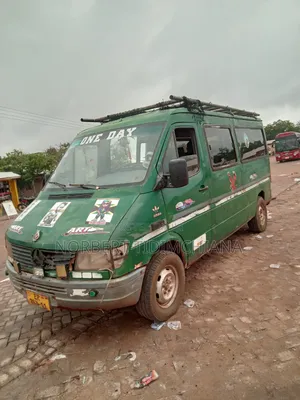 Mercedes-Benz Sprinter 2000 Green