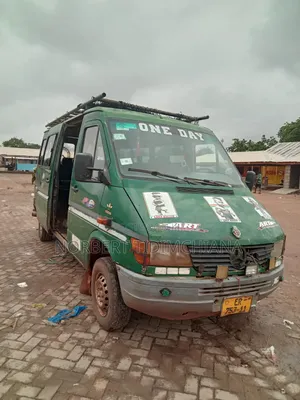 Mercedes-Benz Sprinter 2000 Green