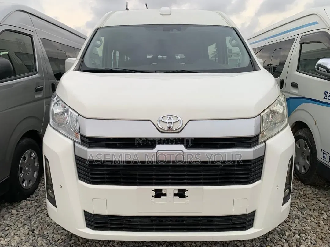 Toyota Grand HiAce 2002 White