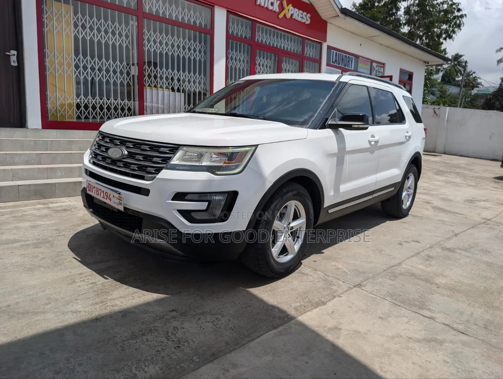 Ford Explorer XLT 4dr SUV AWD (3.5L 6cyl 6A) 2016 White
