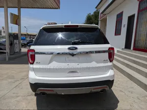 Ford Explorer XLT 4dr SUV AWD (3.5L 6cyl 6A) 2016 White