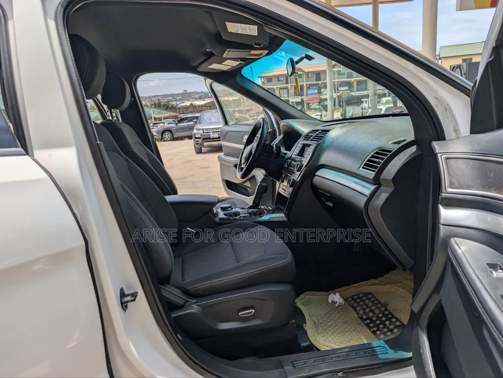 Ford Explorer XLT 4dr SUV AWD (3.5L 6cyl 6A) 2016 White