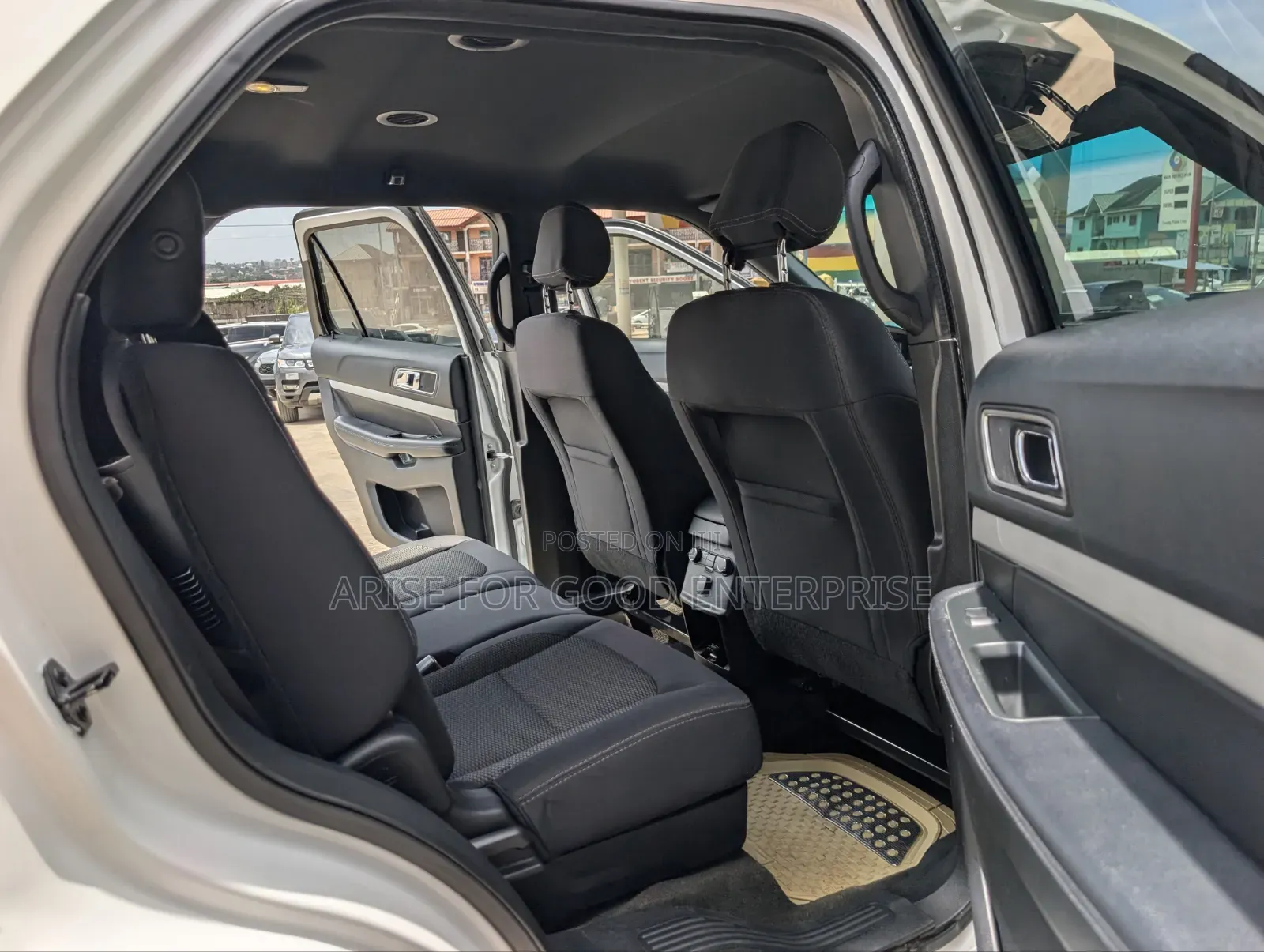 Ford Explorer XLT 4dr SUV AWD (3.5L 6cyl 6A) 2016 White