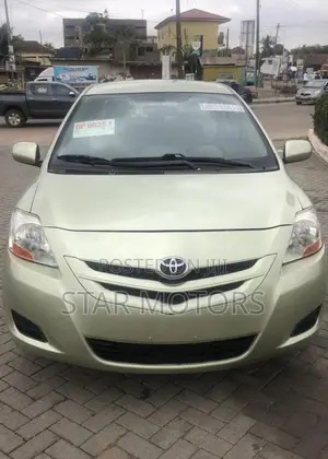 Toyota Yaris 2011 Gold