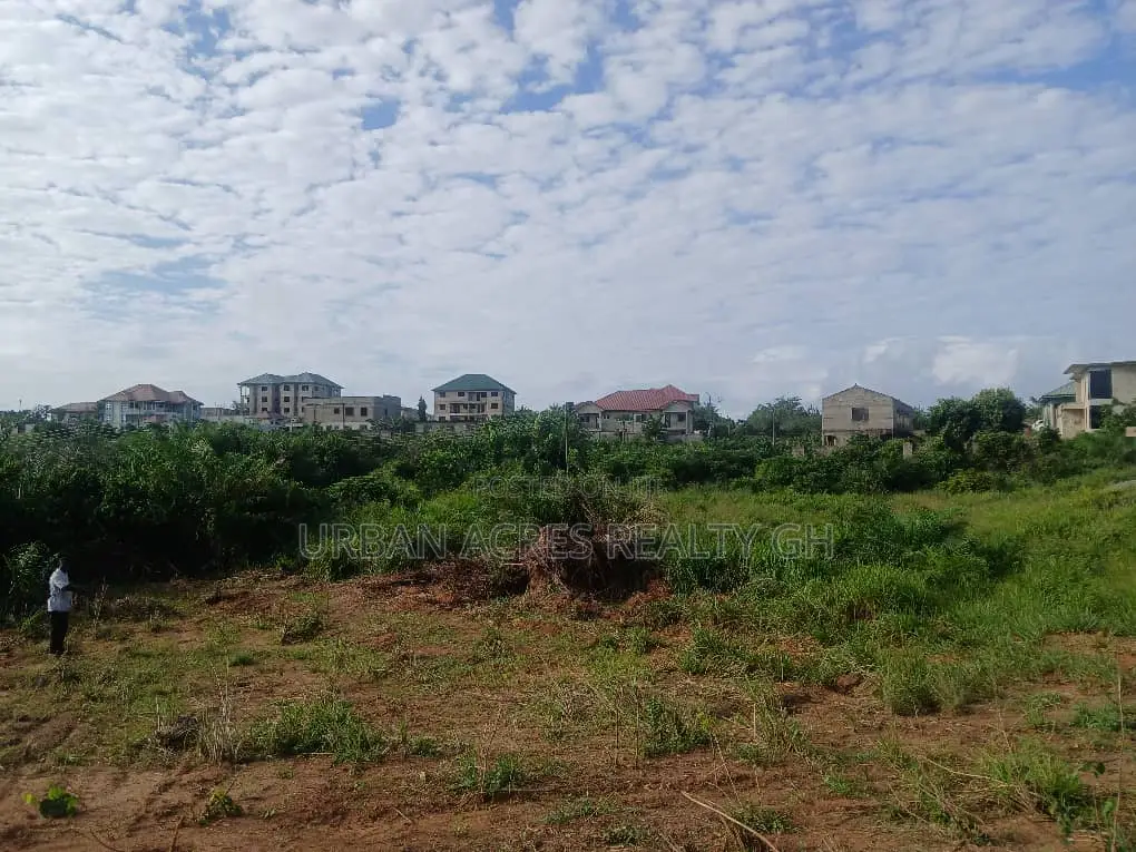 W/R, TAKORADI (APOWA-KINGSBURY) _ 1 Plot (80ft X 90ft) Land