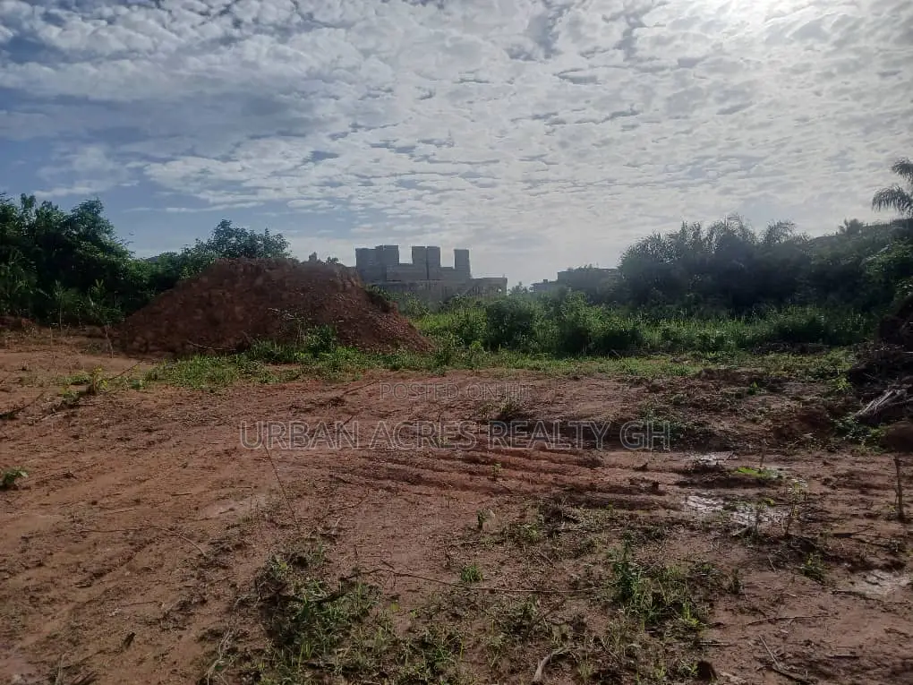 W/R, TAKORADI (APOWA-KINGSBURY) _ 1 Plot (80ft X 90ft) Land