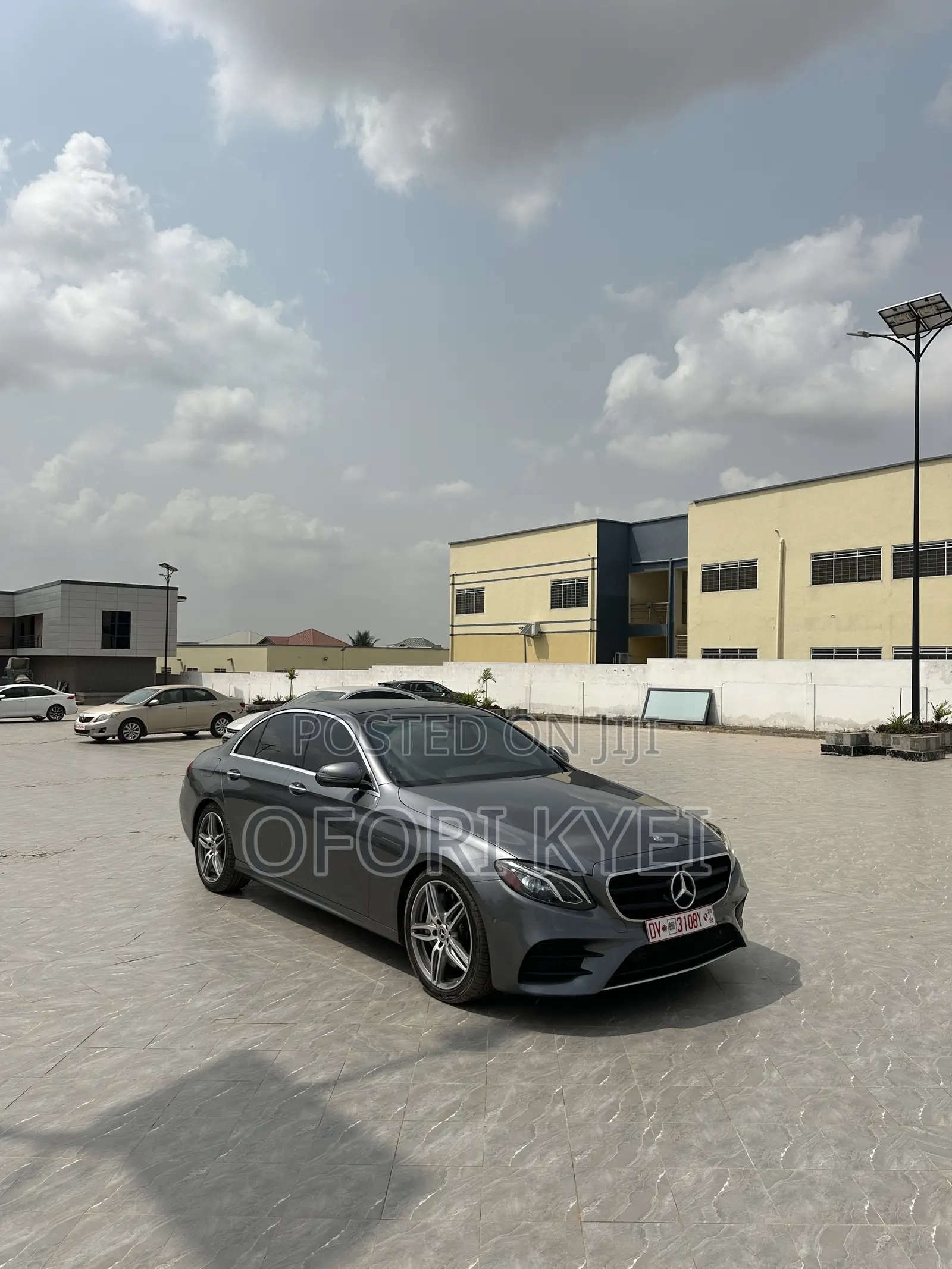 Mercedes-Benz E300 Base RWD Sedan (2.0L 4cyl 9A) 2017 Gray
