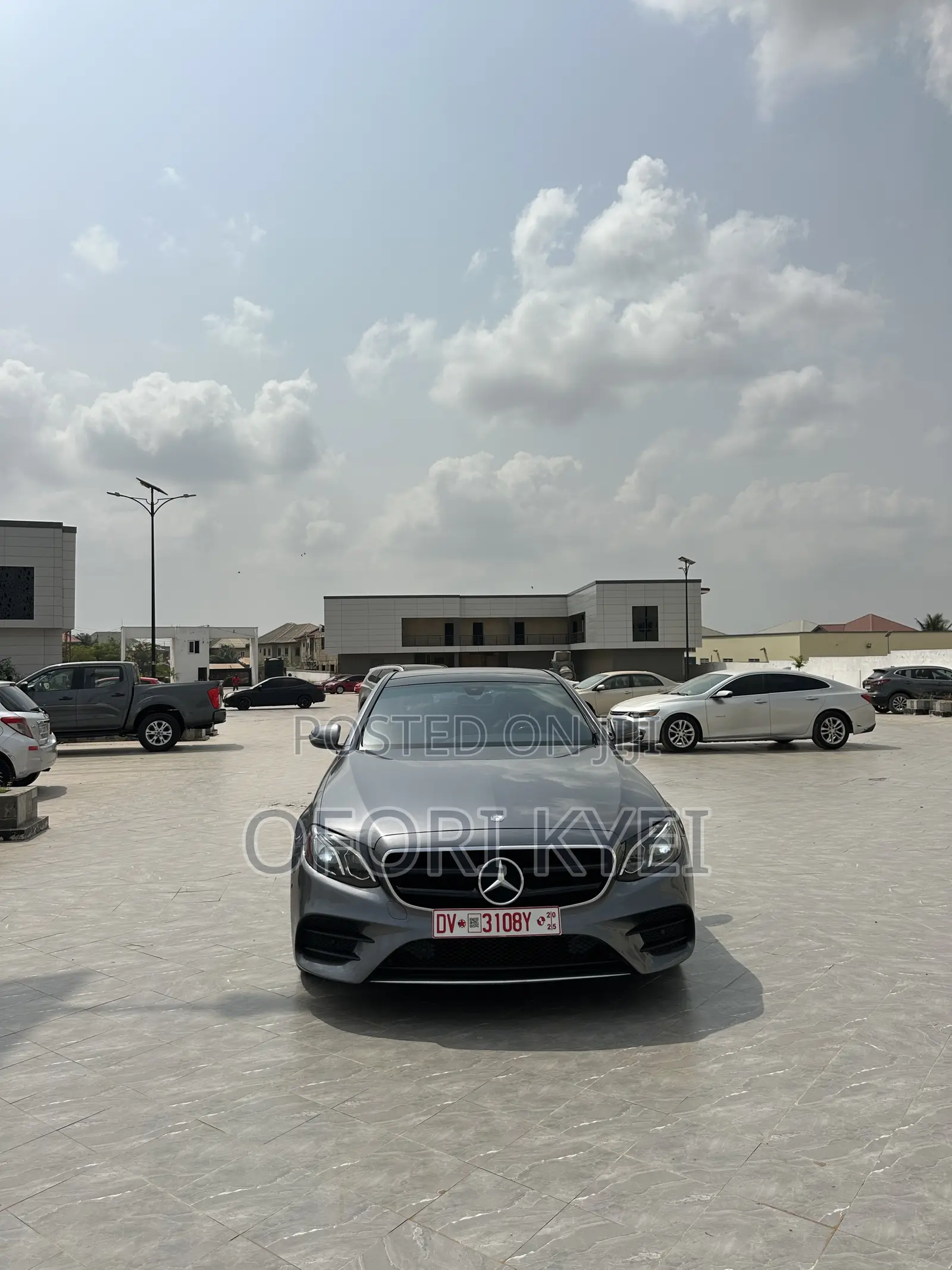 Mercedes-Benz E300 Base RWD Sedan (2.0L 4cyl 9A) 2017 Gray
