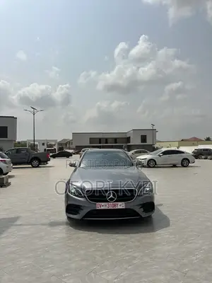 Mercedes-Benz E300 Base RWD Sedan (2.0L 4cyl 9A) 2017 Gray