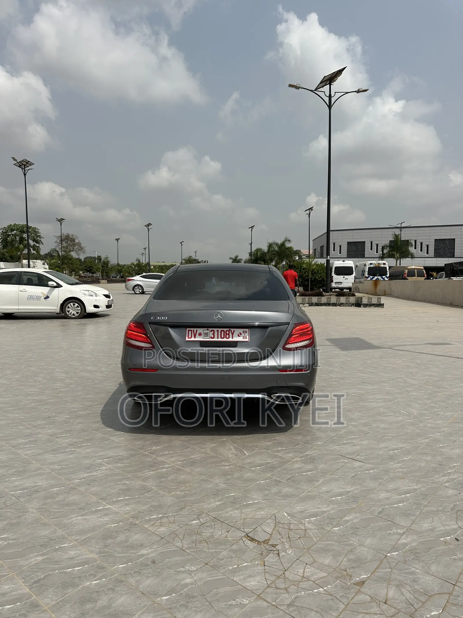 Mercedes-Benz E300 Base RWD Sedan (2.0L 4cyl 9A) 2017 Gray