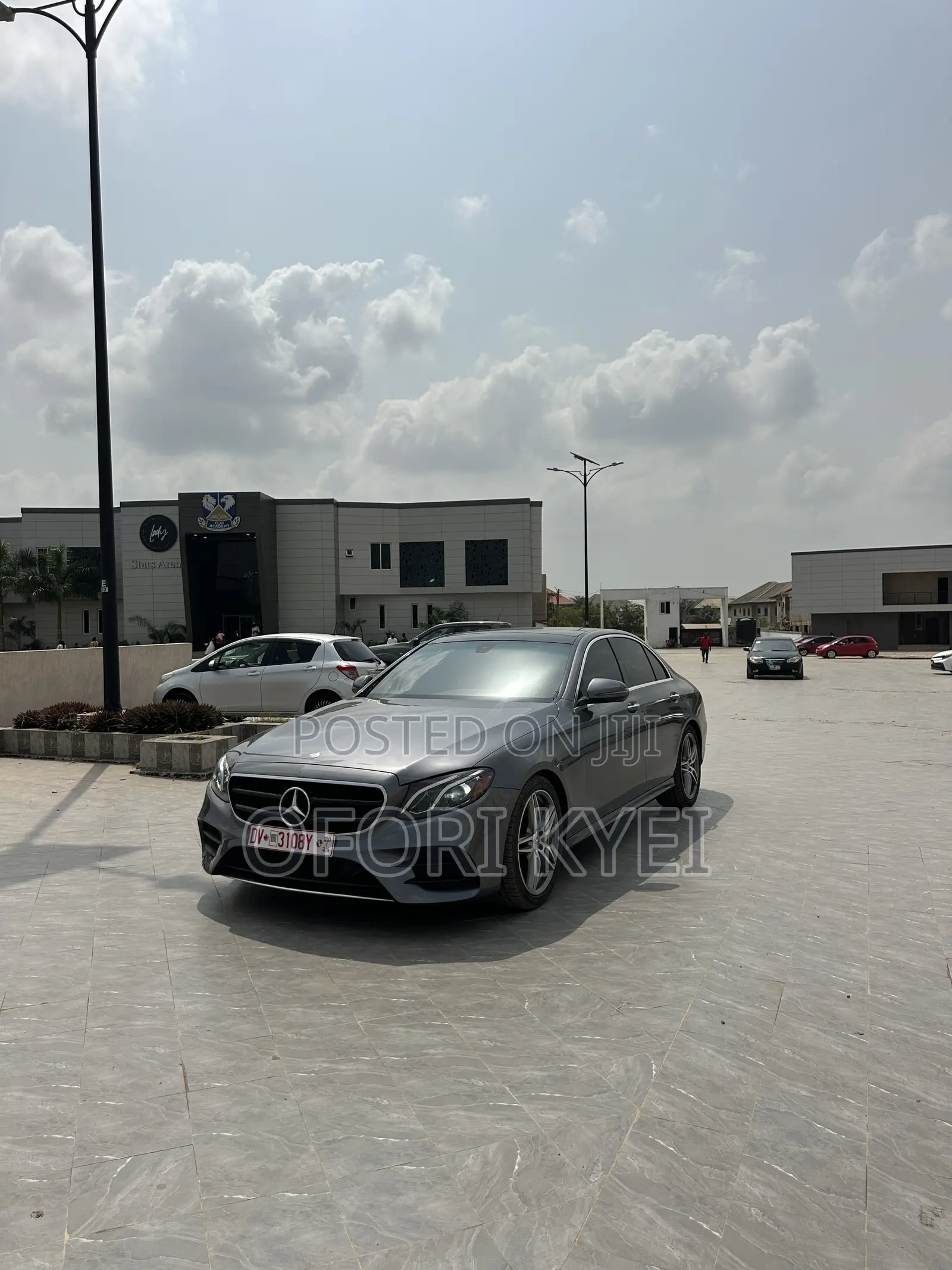 Mercedes-Benz E300 Base RWD Sedan (2.0L 4cyl 9A) 2017 Gray