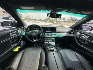 Mercedes-Benz E300 Base RWD Sedan (2.0L 4cyl 9A) 2017 Gray