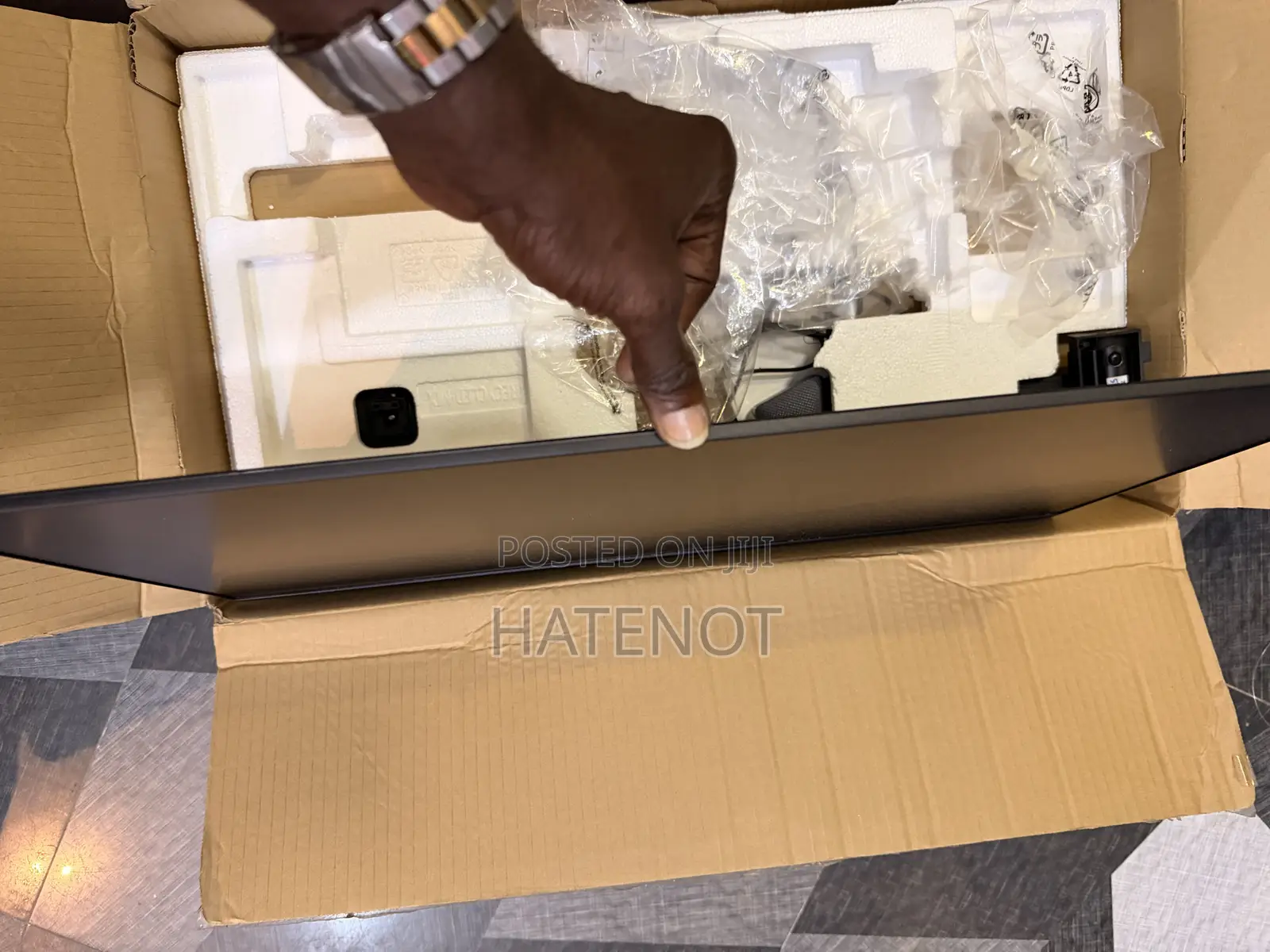 27 Inches Samsung Monitor