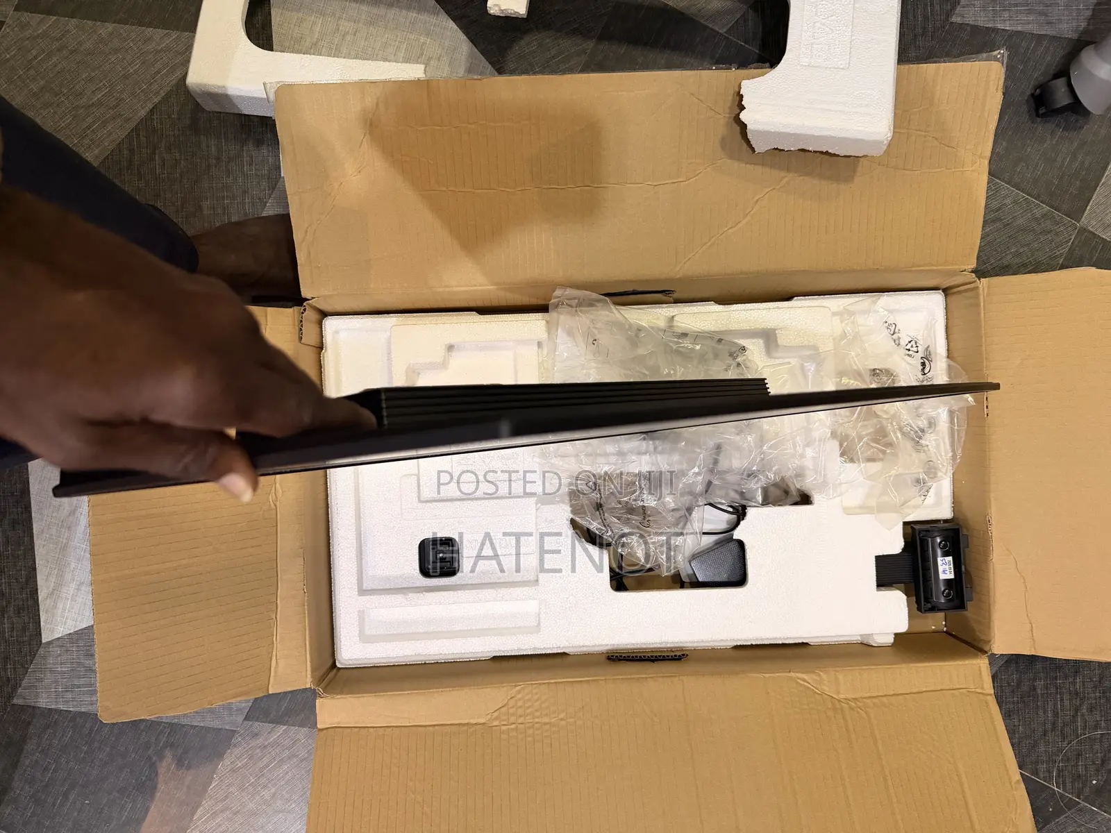 27 Inches Samsung Monitor