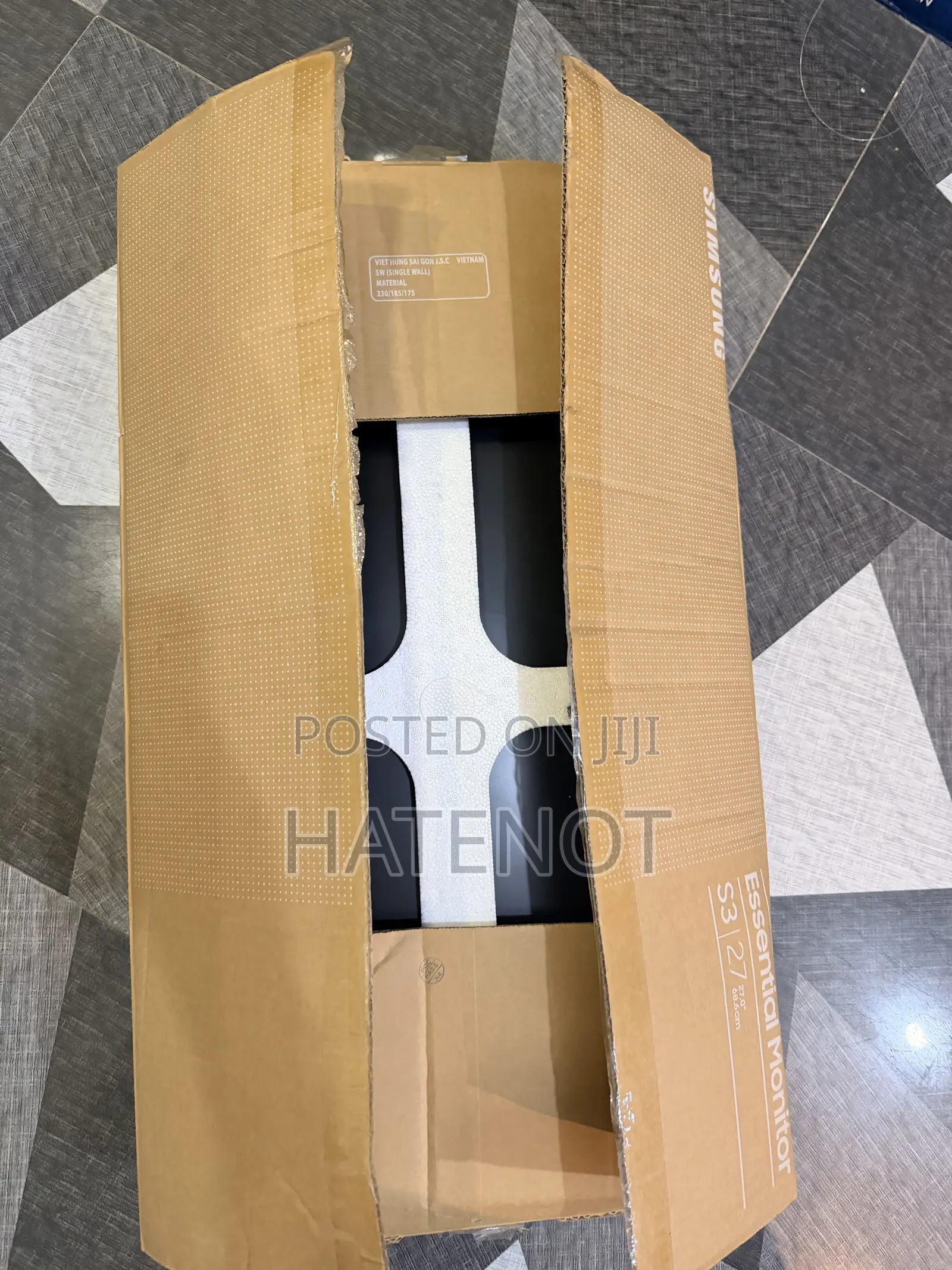 27 Inches Samsung Monitor